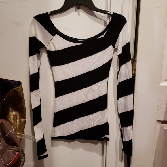 Tops - Black & White Sweater